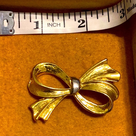 Bow Pin - Picture 3 of 3